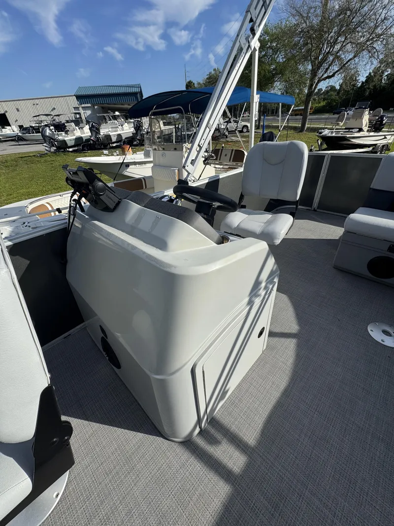 Slide: The Image of Bentley Pontoons LE 180 3 POINT 2023 - 24