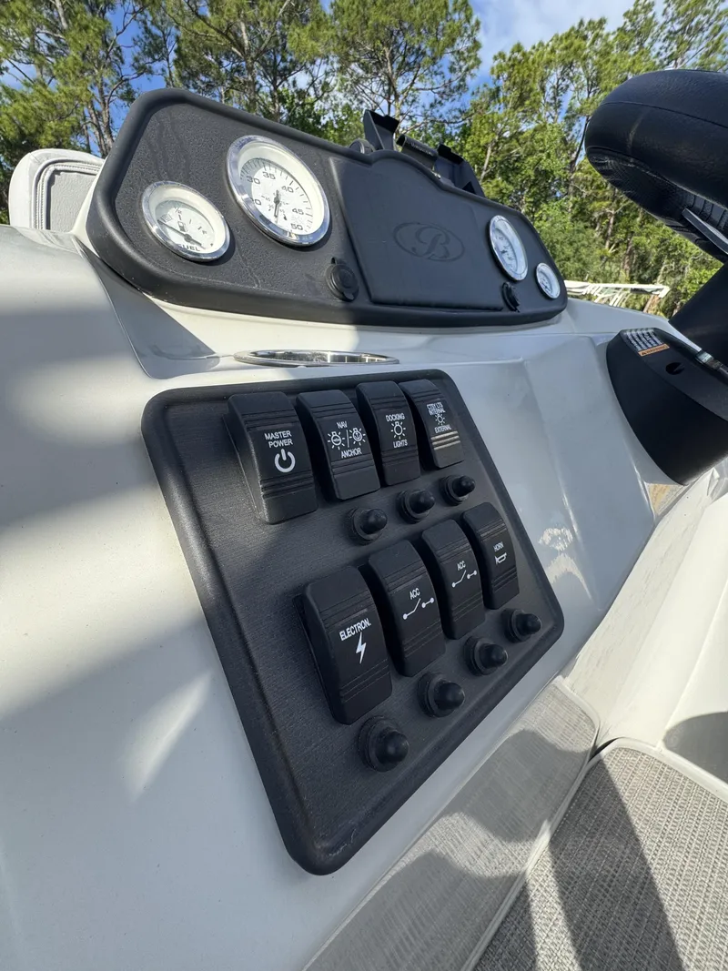 Slide: The Image of Bentley Pontoons LE 180 3 POINT 2023 - 27