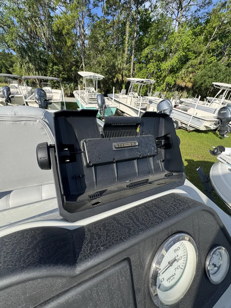 Slide: The Image of Bentley Pontoons LE 180 3 POINT 2023 - 30