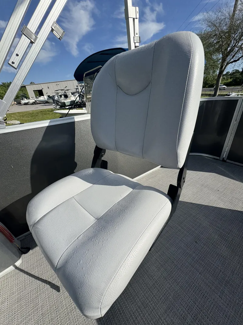 Slide: The Image of Bentley Pontoons LE 180 3 POINT 2023 - 31