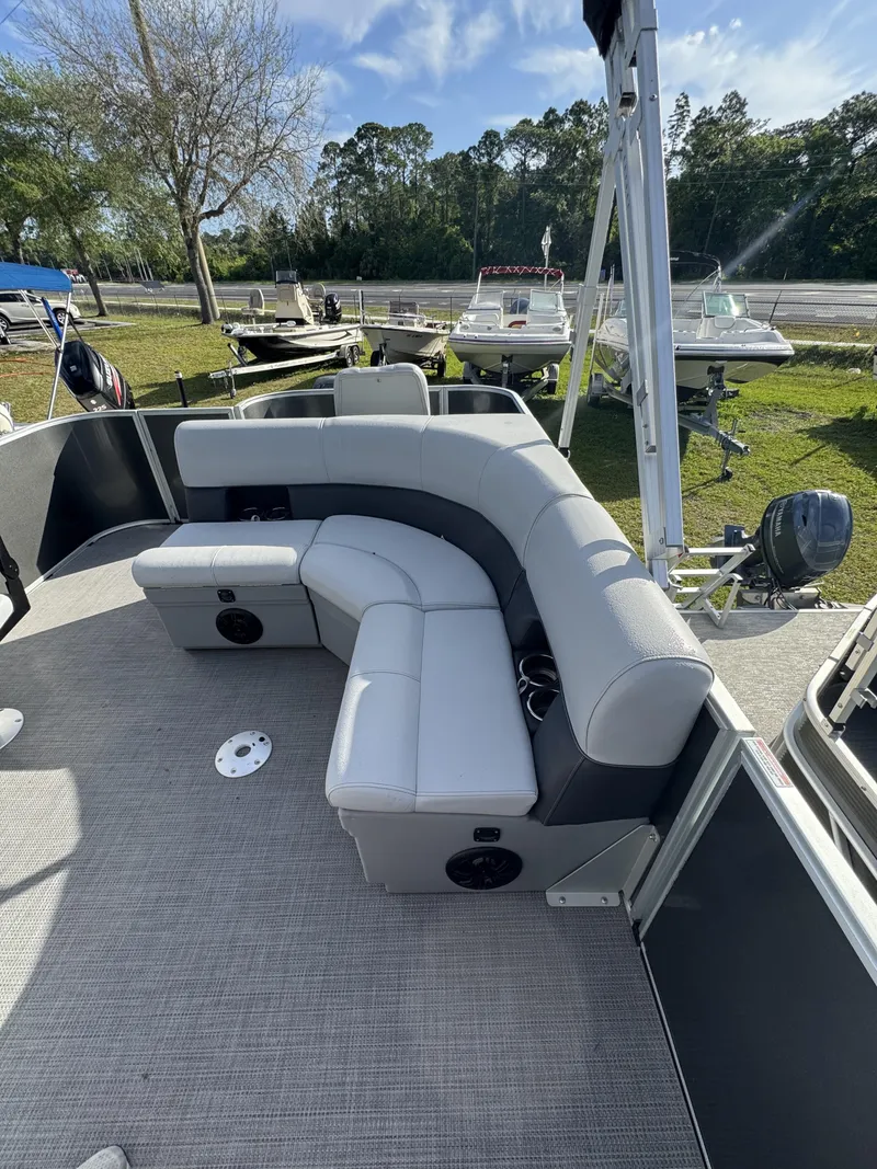 Slide: The Image of Bentley Pontoons LE 180 3 POINT 2023 - 32