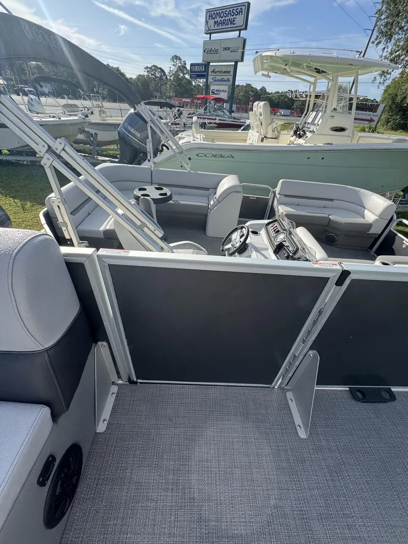 Slide: The Image of Bentley Pontoons LE 180 3 POINT 2023 - 33