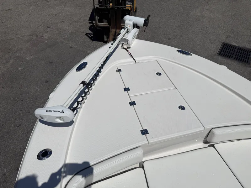 Slide: The Image of Robalo Cayman 246 2025 - 4