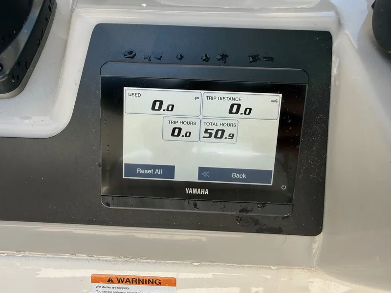 Slide: The Image of Robalo Cayman 246 2025 - 7