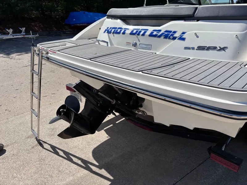 Slide: The Image of Sea Ray SPX 210 2016 - 17