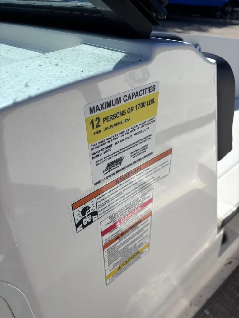 Slide: The Image of Sea Ray SPX 210 2016 - 19