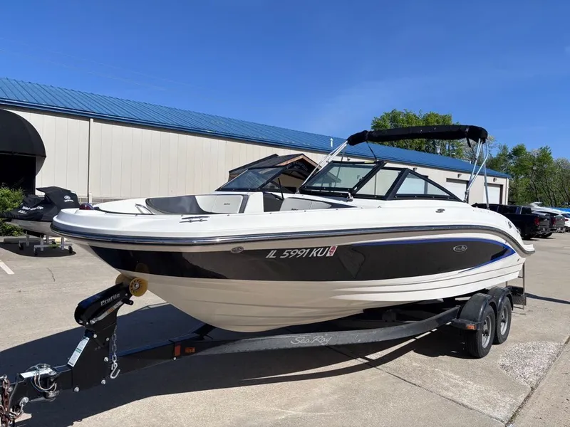 Slide: The Image of Sea Ray SPX 210 2016 - 20