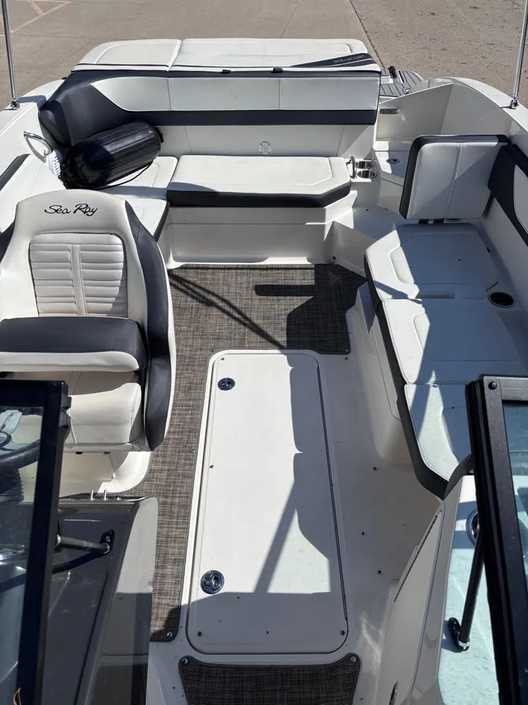 Slide: The Image of Sea Ray SPX 210 2016 - 21