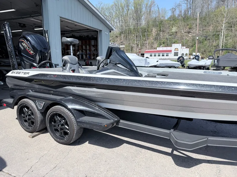 Slide: The Image of Skeeter FXR21 L - IN STOCK NOW 2022 - 12