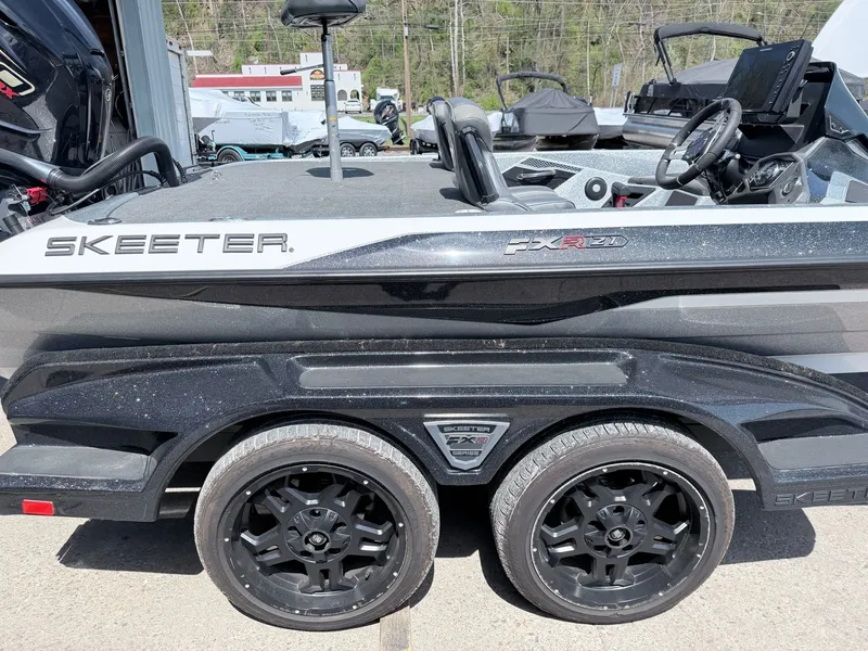 Slide: The Image of Skeeter FXR21 L - IN STOCK NOW 2022 - 19