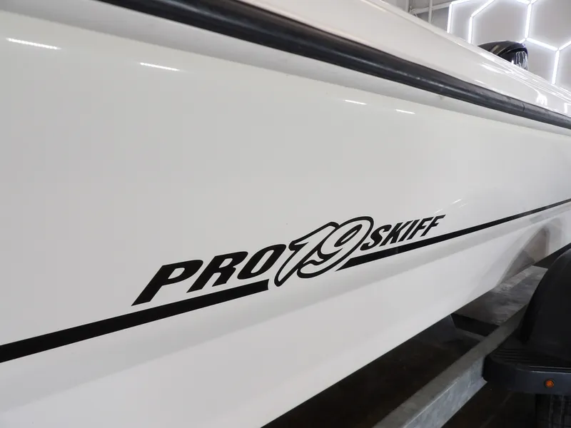 Slide: The Image of Mako Pro Skiff 19 CC 2017 - 7