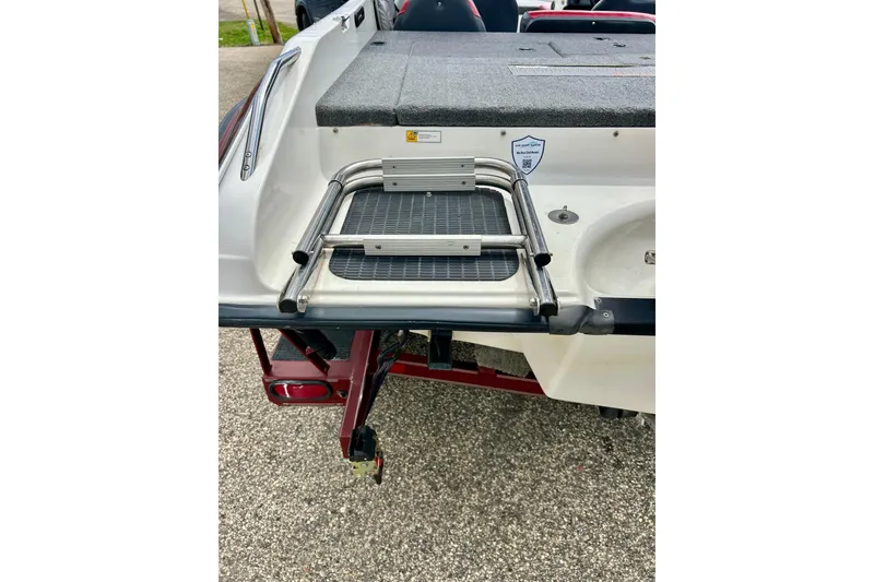Slide: The Image of 1994 Stratos 290 Ski-N-Fish boat with foldable swim ladder and rear deck view. - 14