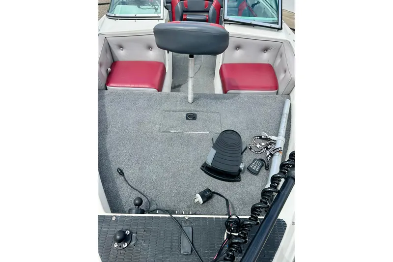 Slide: The Image of 1994 Stratos 290 Ski-N-Fish boat interior with red seats and fishing equipment. - 16