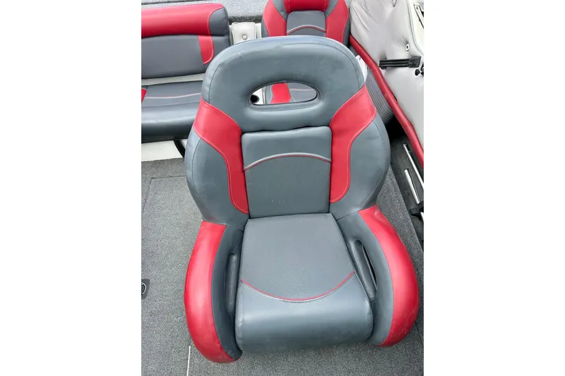 Slide: The Image of Red and gray seat in a 1994 Stratos 290 Ski-N-Fish boat. - 27