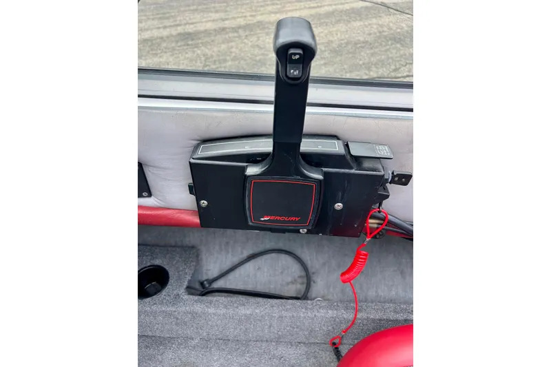 Slide: The Image of Mercury throttle control in a 1994 Stratos 290 Ski-N-Fish boat interior. - 39