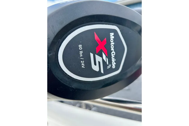 Slide: The Image of MotorGuide X5 trolling motor, 80 lbs thrust, 24V, on 1994 Stratos 290 Ski-N-Fish. - 59