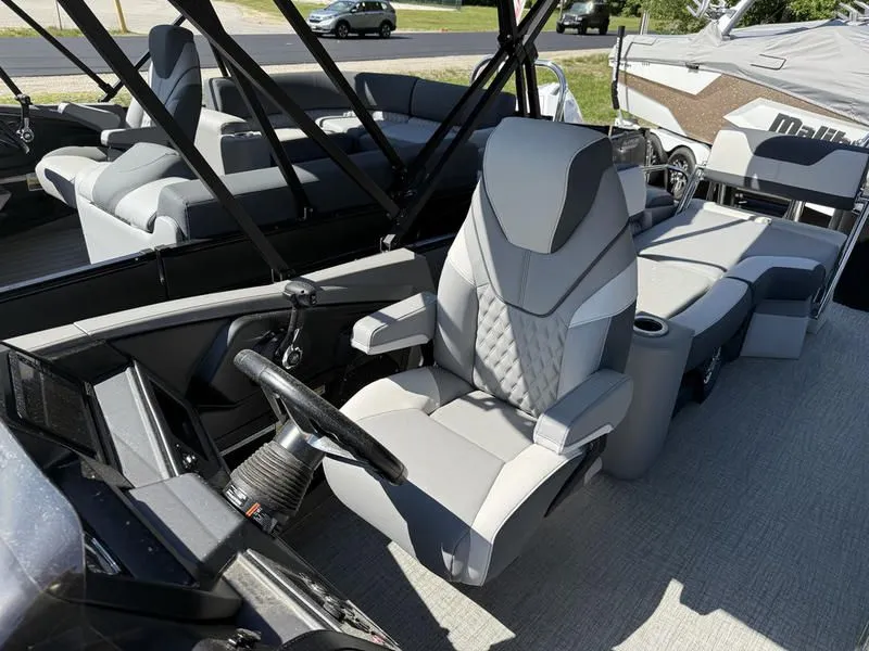 Slide: The Image of Avalon Catalina Quad Lounger 2025 - 5