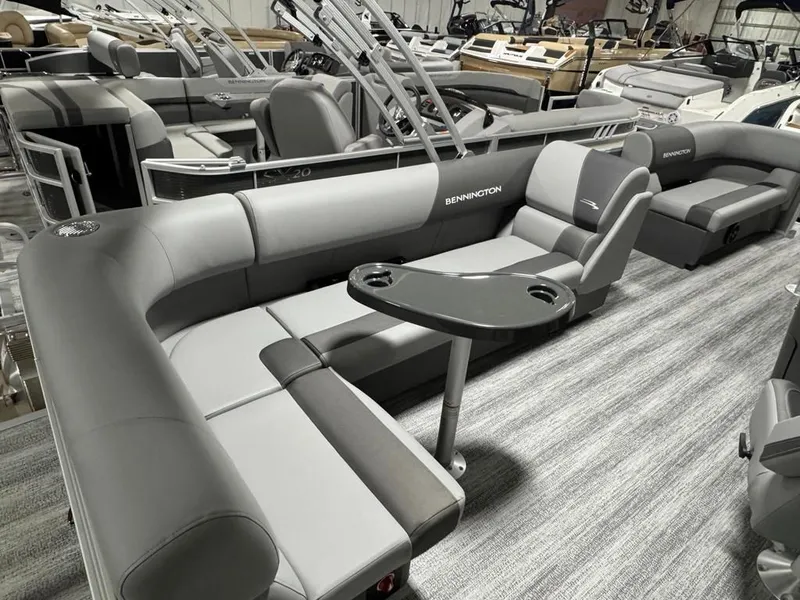 Slide: The Image of Bennington 20SL 2025 - 10