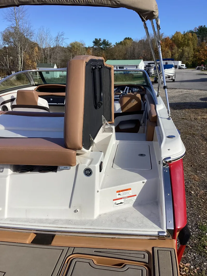 Slide: The Image of Four Winns H210 2018 - 10