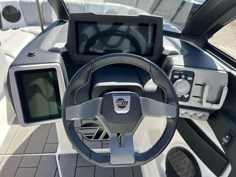 Slide: The Image of Malibu Wakesetter 23 MXZ 2022 - 10