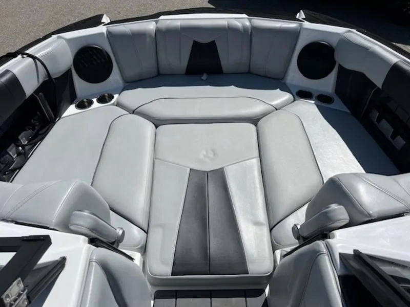 Slide: The Image of Malibu Wakesetter 23 MXZ 2022 - 11