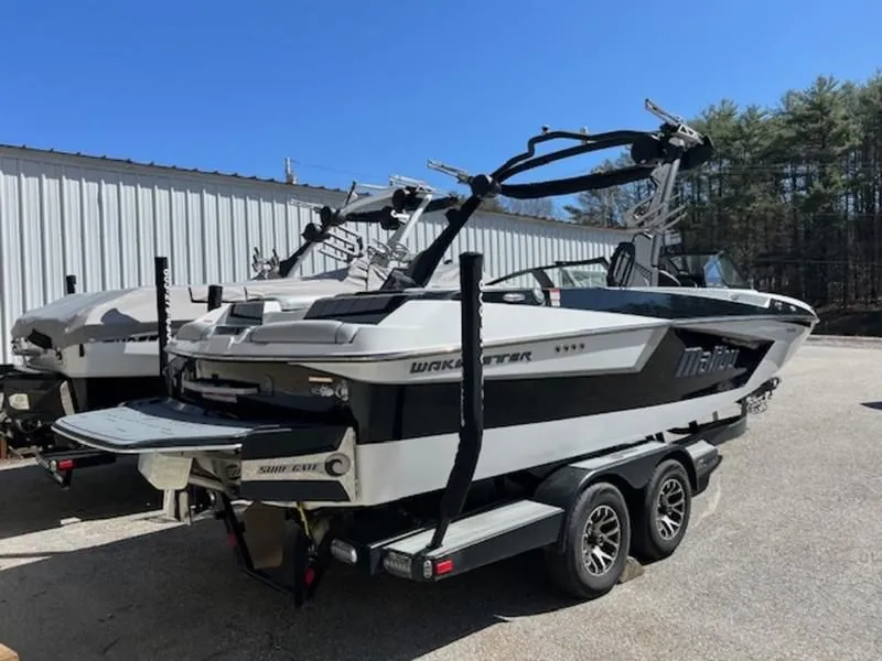 Slide: The Image of Malibu Wakesetter 23 MXZ 2022 - 3