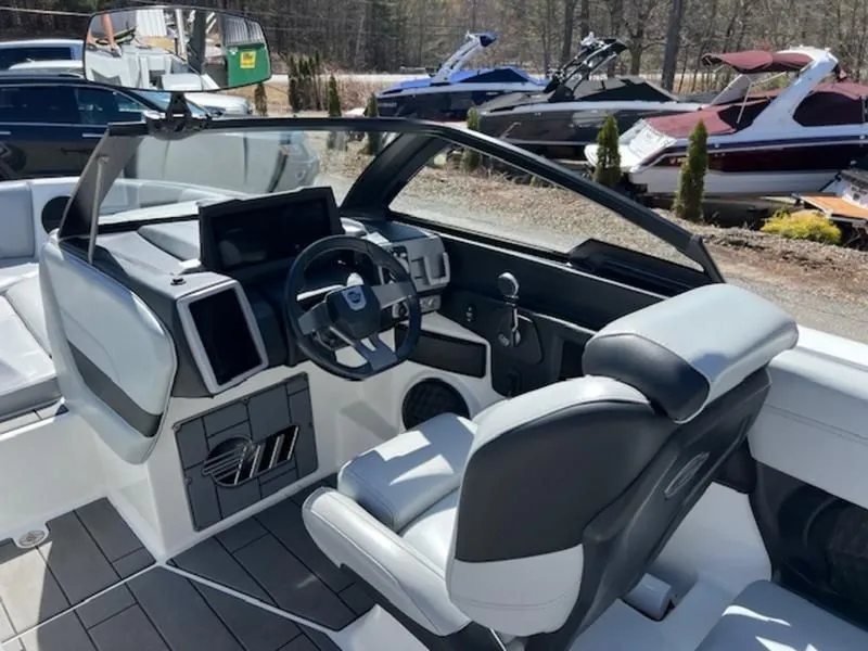 Slide: The Image of Malibu Wakesetter 23 MXZ 2022 - 6