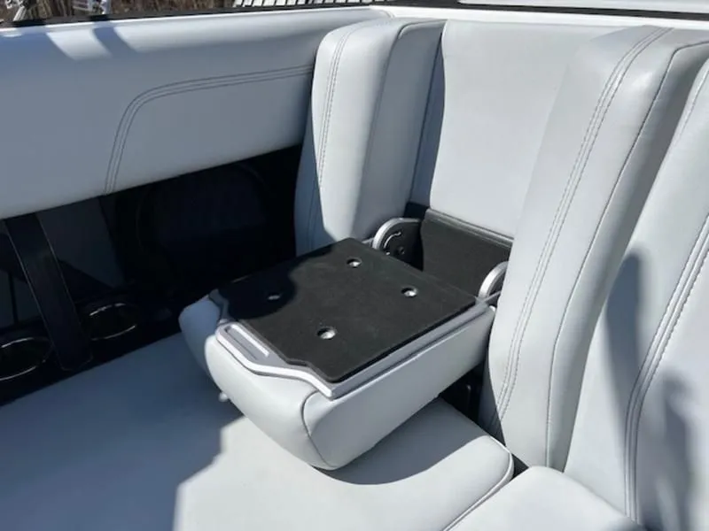 Slide: The Image of Malibu Wakesetter 23 MXZ 2022 - 7