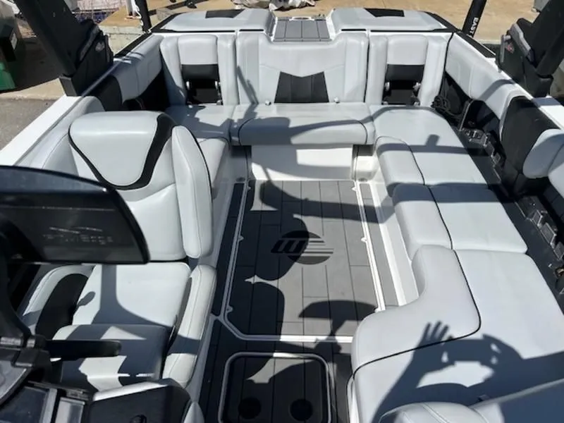 Slide: The Image of Malibu Wakesetter 23 MXZ 2022 - 9