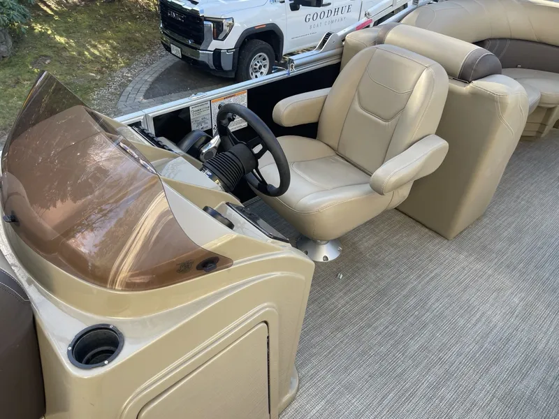 Slide: The Image of Sylvan Mirage 8524 LZ 2022 - 7