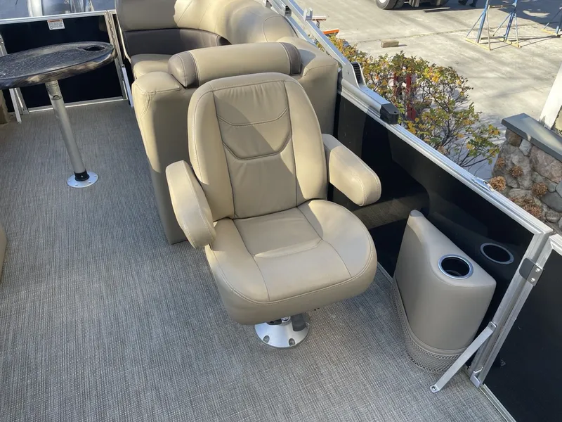 Slide: The Image of Sylvan Mirage 8524 LZ 2022 - 8