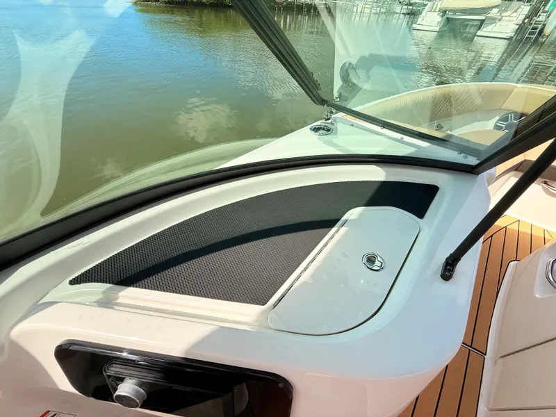 Slide: The Image of Sea Ray SDX 230 Outboard 2027 - 41
