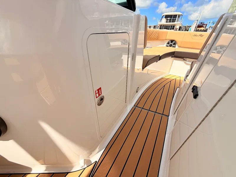Slide: The Image of Sea Ray SDX 230 Outboard 2027 - 43