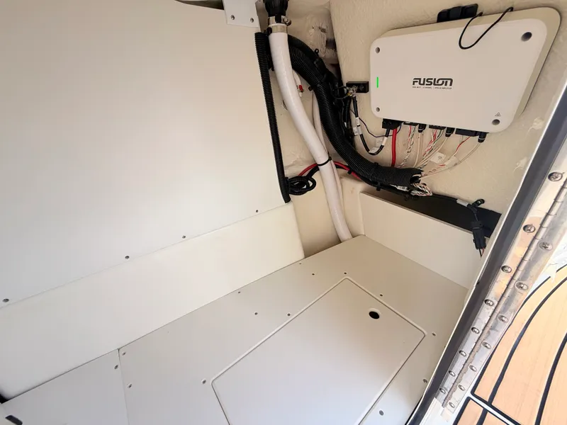 Slide: The Image of Sea Ray SDX 230 Outboard 2027 - 46