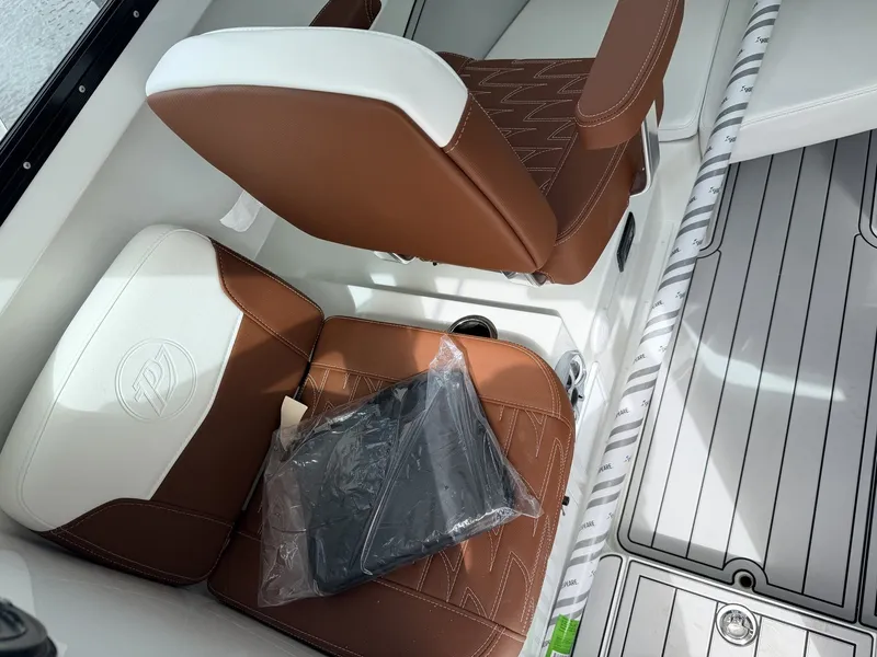 Slide: The Image of Parker Marine 227 Explorer WITH AC AND SEAKEEPER RIDE 2026 - 10