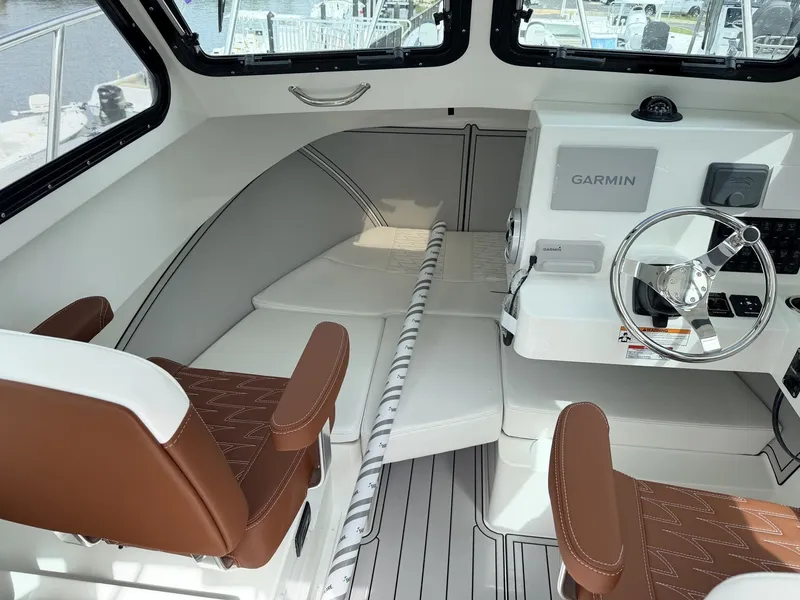 Slide: The Image of Parker Marine 227 Explorer WITH AC AND SEAKEEPER RIDE 2026 - 9