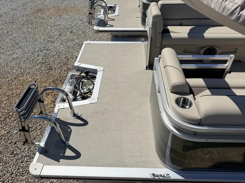 Slide: The Image of Avalon Venture 85 23 QUAD LOUNGER 140HP 2026 - 8