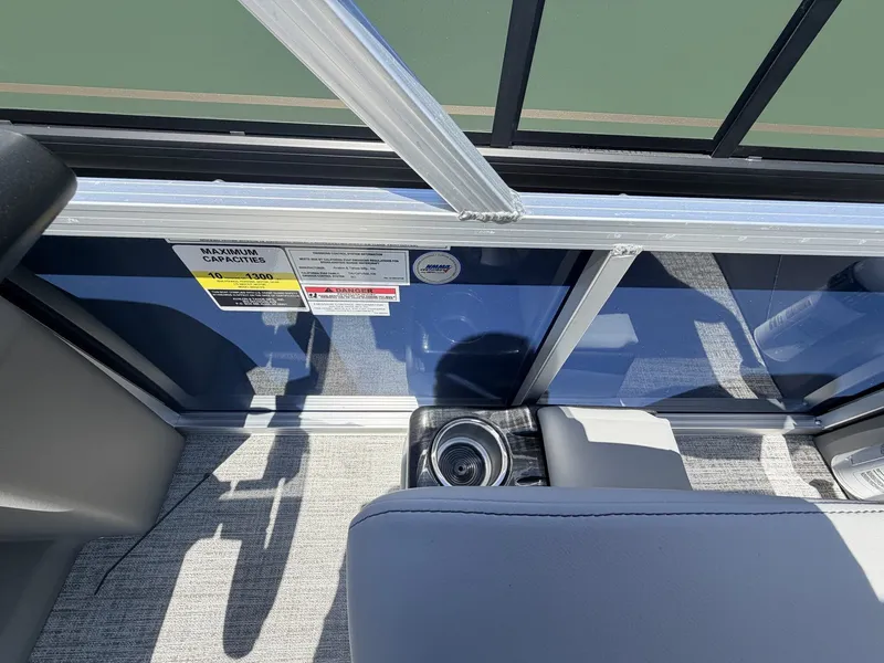 Slide: The Image of Avalon VLS 21 QUAD LOUNGER-115HP 2026 - 3