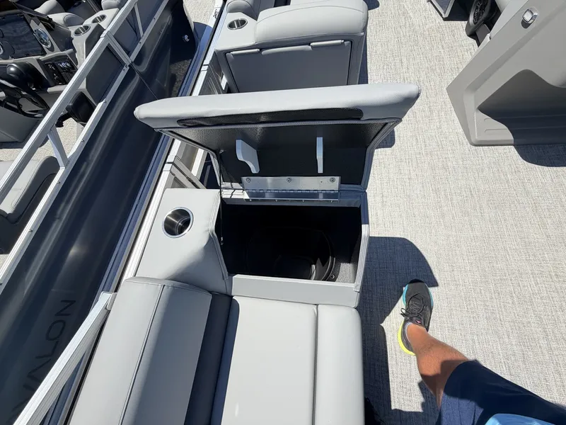 Slide: The Image of Avalon VLS 21 QUAD LOUNGER-115HP 2026 - 4