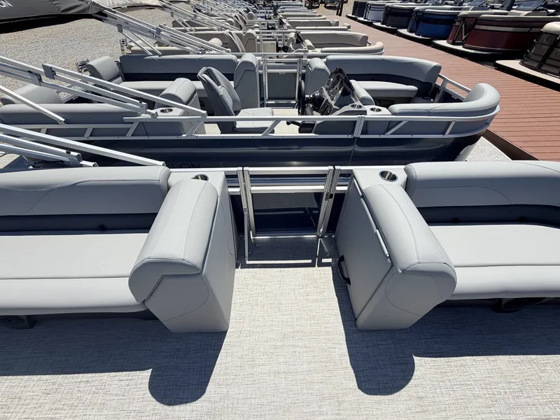 Slide: The Image of Avalon VLS 21 QUAD LOUNGER-115HP 2026 - 6