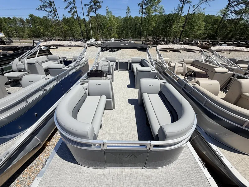 Slide: The Image of Avalon VLS 21 QUAD LOUNGER-90HP 2026 - 2