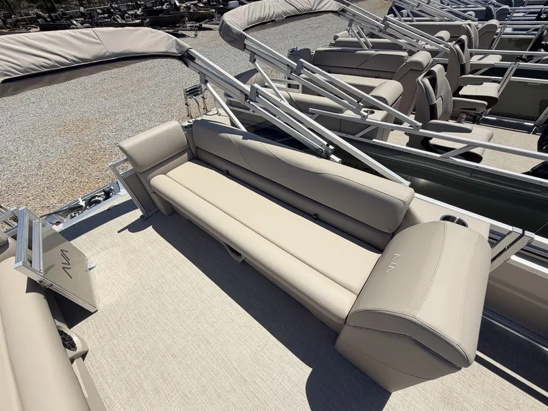 Slide: The Image of Avalon VLS 21 QUAD LOUNGER-90HP 2026 - 3