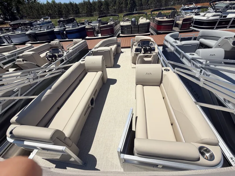 Slide: The Image of Avalon VLS 21 QUAD LOUNGER-90HP 2026 - 5