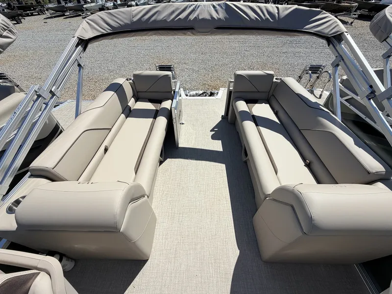 Slide: The Image of Avalon Venture 85 23 QUAD LOUNGER 140HP 2026 - 7