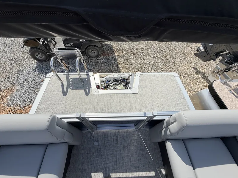 Slide: The Image of Avalon VLS 23 QUAD LOUNGER-140HP 2026 - 6