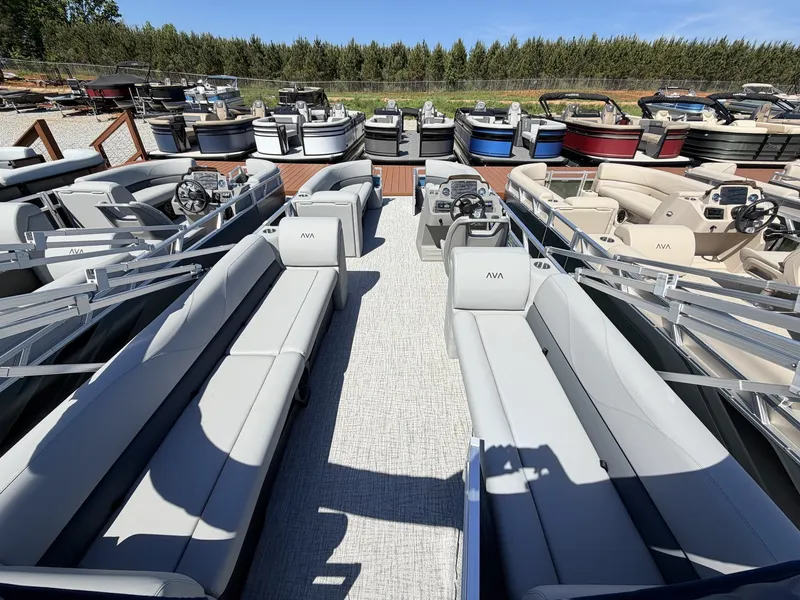 Slide: The Image of Avalon VLS 23 QUAD LOUNGER-140HP 2026 - 5