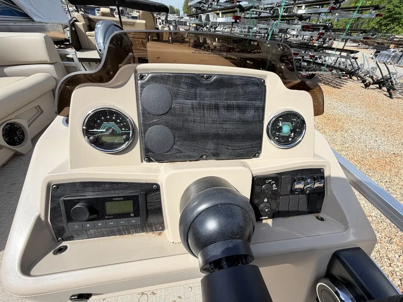 Slide: The Image of Avalon VLS 21 QUAD LOUNGER-115HP 2026 - 6