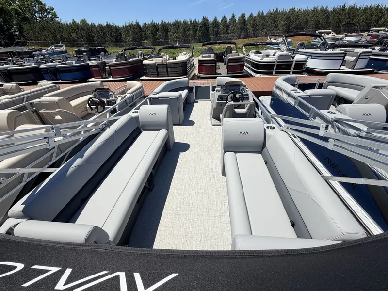 Slide: The Image of Avalon VLS 21 QUAD LOUNGER-90HP 2026 - 7