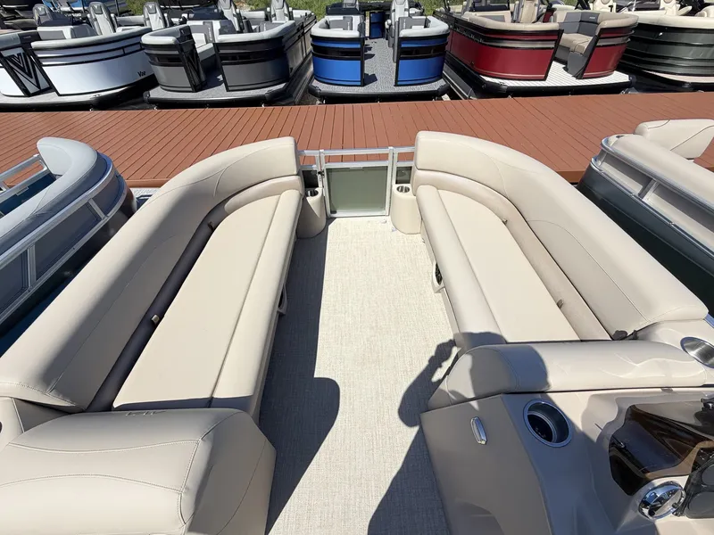 Slide: The Image of Avalon VLS 23 QUAD LOUNGER-140HP 2026 - 4