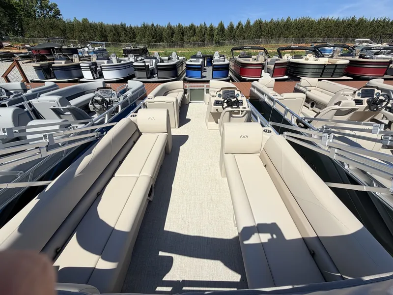 Slide: The Image of Avalon VLS 23 QUAD LOUNGER-140HP 2026 - 5